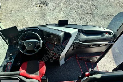 Mercedes Travego otobüsün şoför kabini ve kokpit görünümü