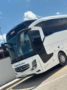 Seçikler Turizm logolu Mercedes Travego otobüsün yan görünümü